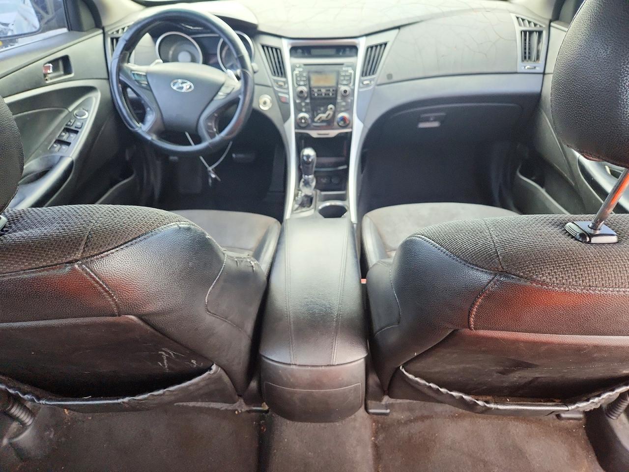 2011 HYUNDAI SONATA SE photo 15