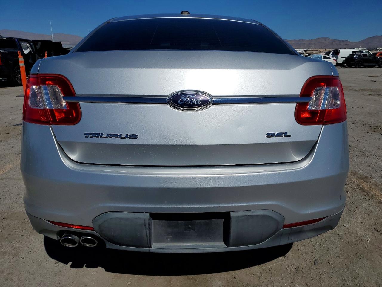2011 FORD TAURUS SEL photo 11
