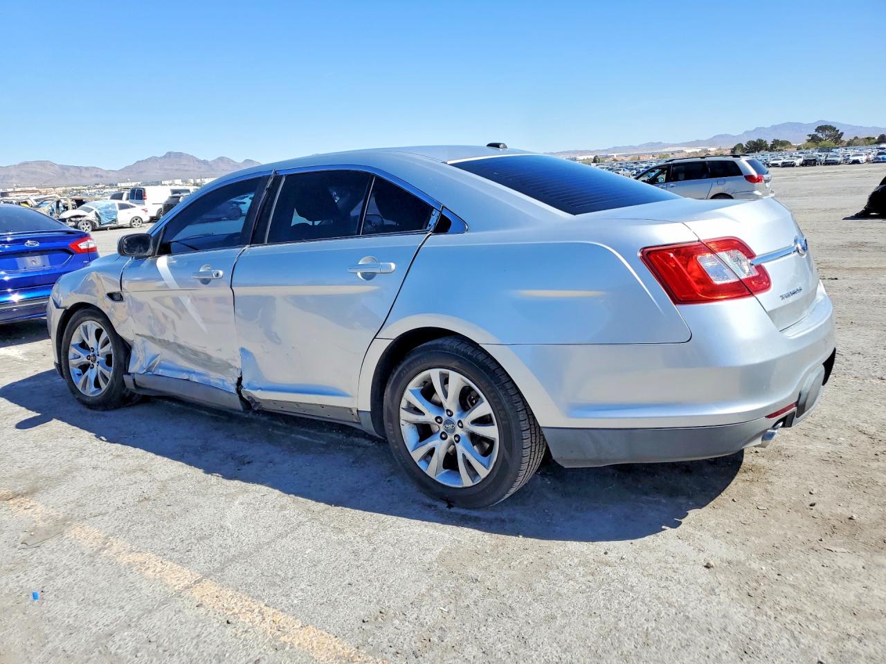 2011 FORD TAURUS SEL photo 3