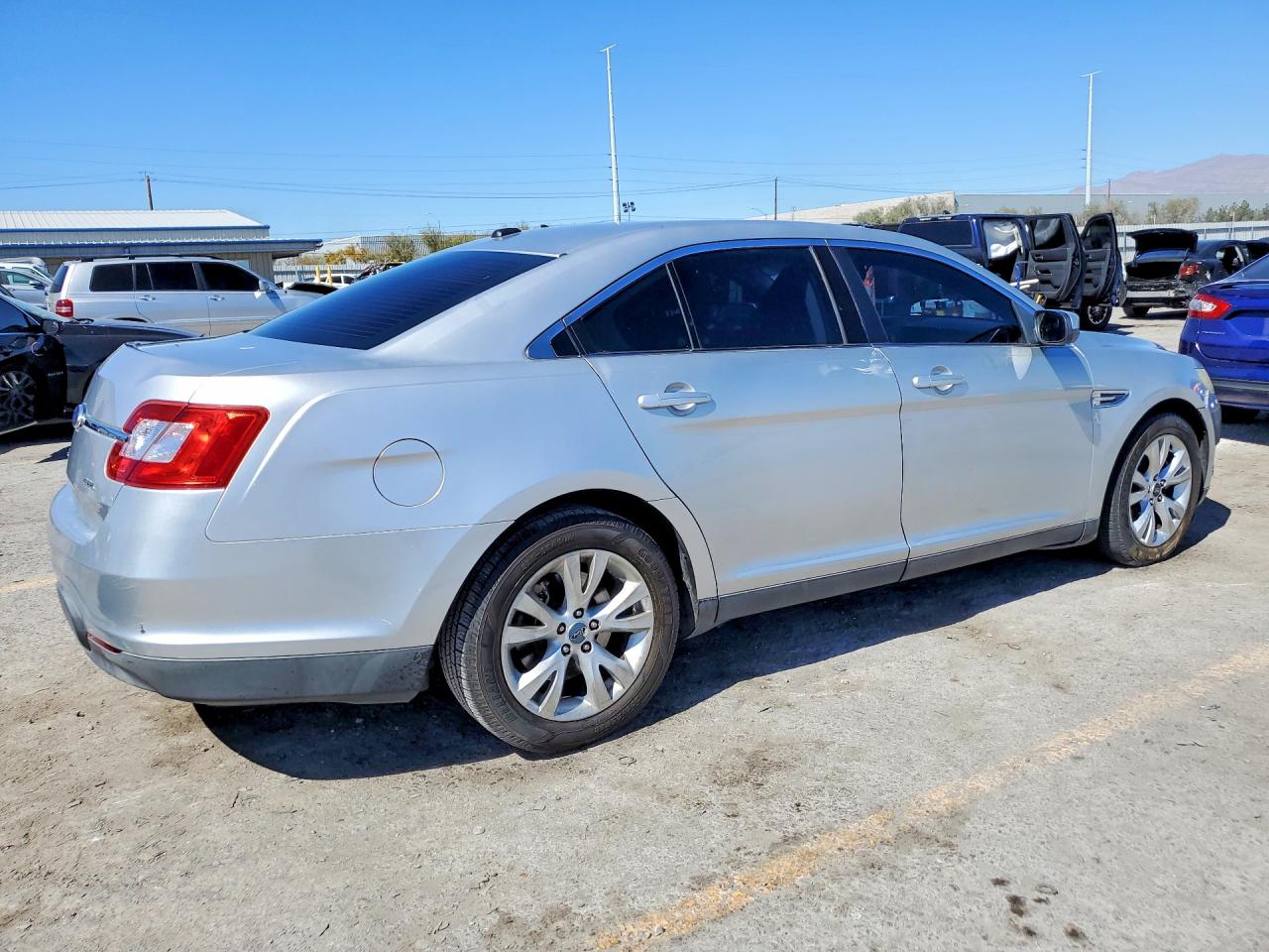2011 FORD TAURUS SEL photo 5