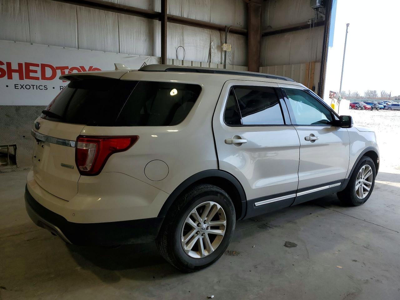 2017 FORD EXPLORER XLT photo 5
