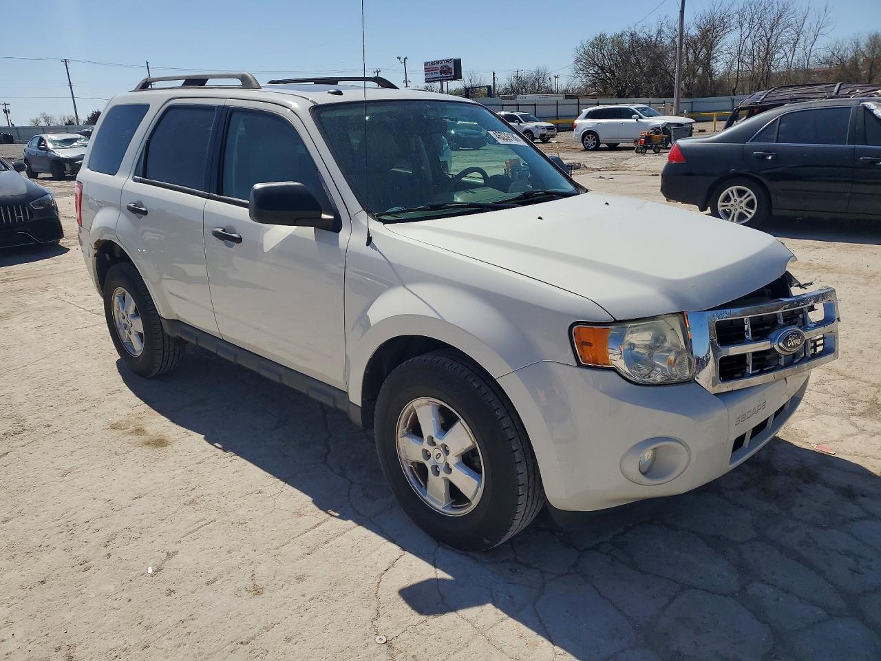 2011 FORD ESCAPE XLT photo 4
