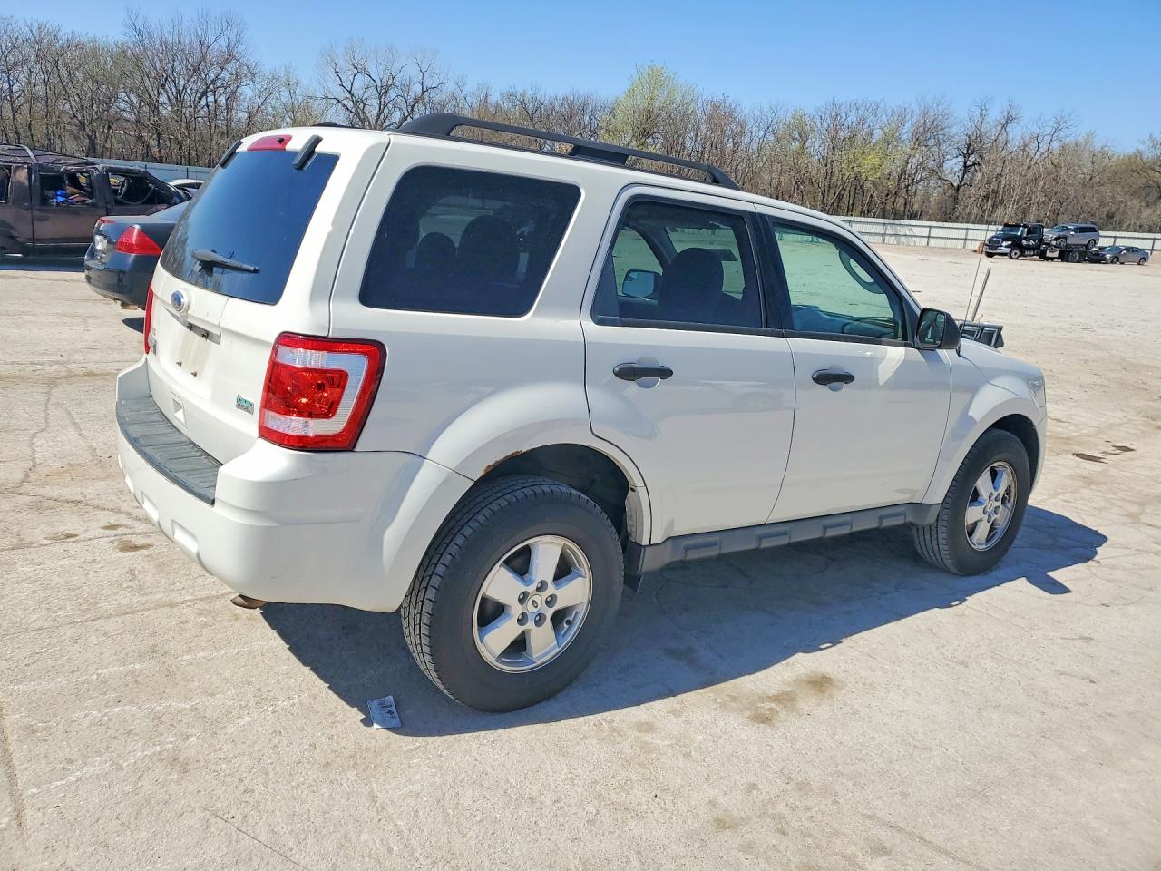 2011 FORD ESCAPE XLT photo 3
