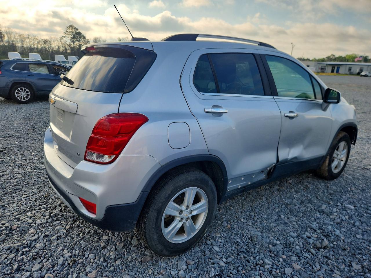 2019 CHEVROLET TRAX 1LT photo 3