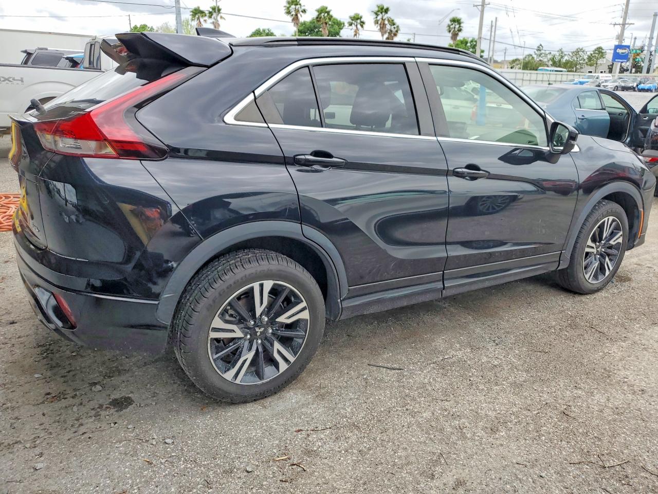 2023 MITSUBISHI ECLIPSE CROSS SE photo 7