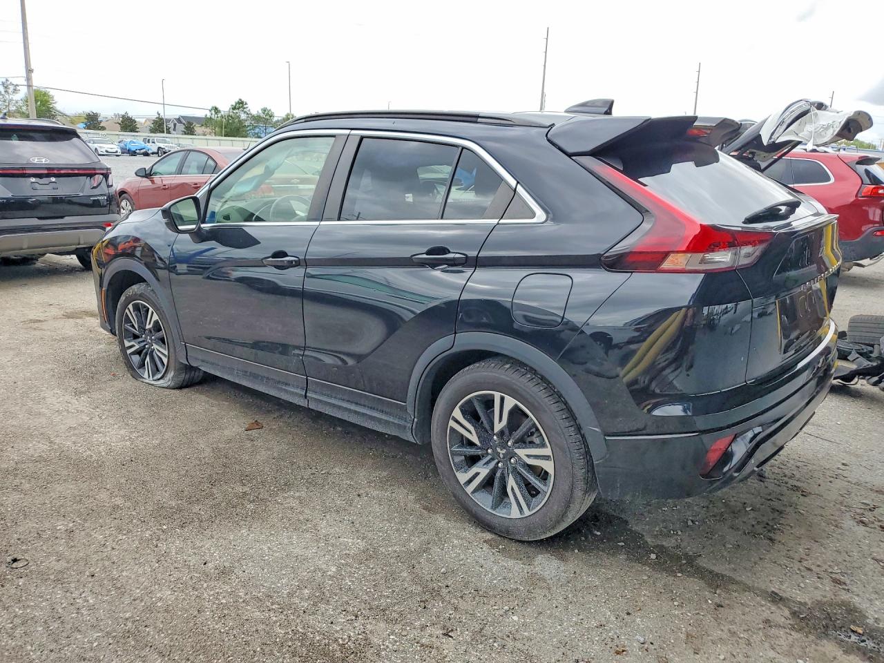 2023 MITSUBISHI ECLIPSE CROSS SE photo 4