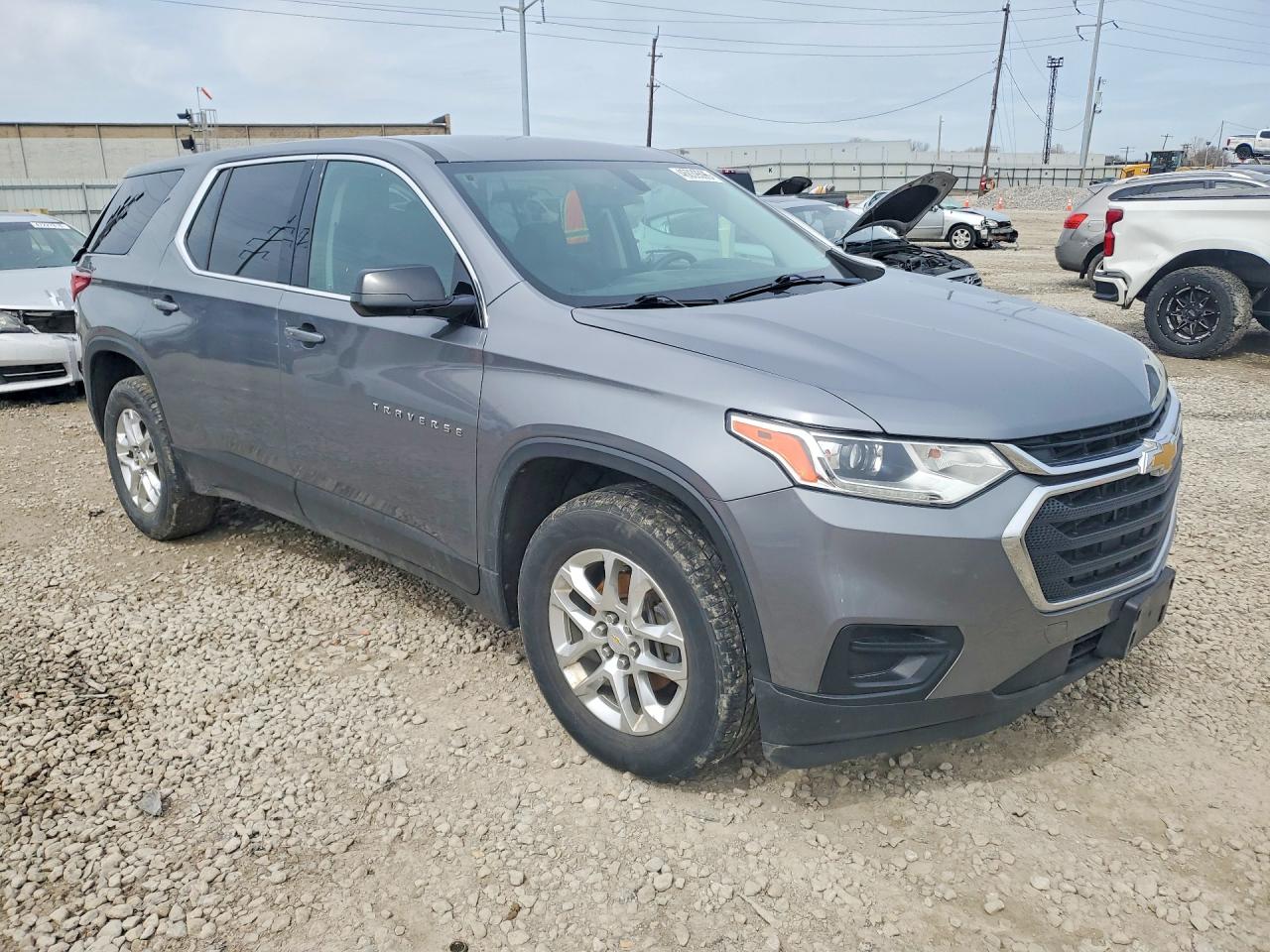 2019 CHEVROLET TRAVERSE LS photo 4