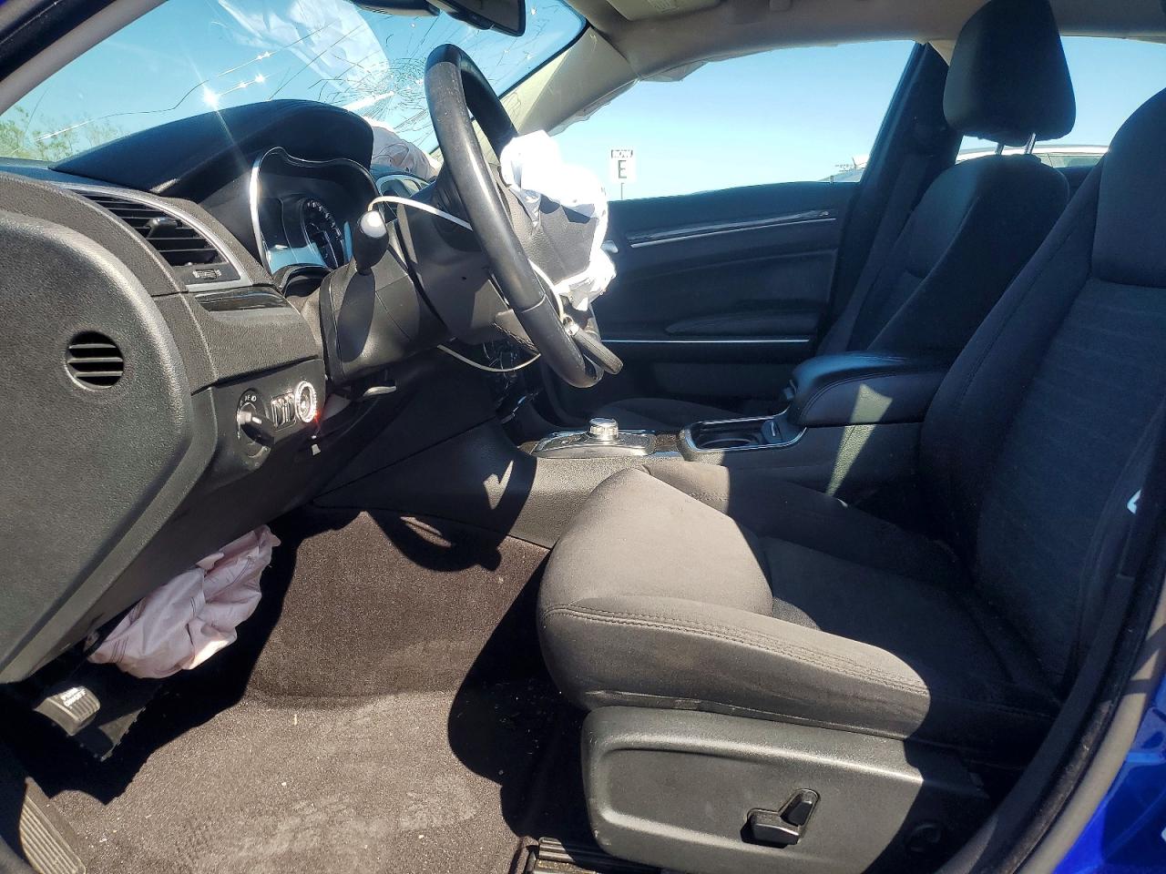 2018 CHRYSLER 300 TOURING photo 19