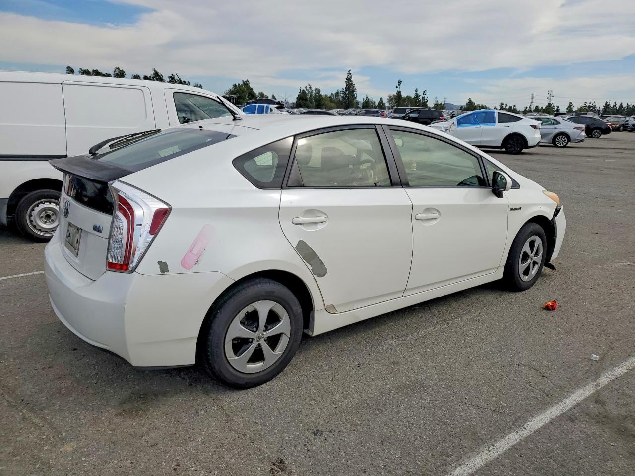 2013 TOYOTA PRIUS TWO photo 5