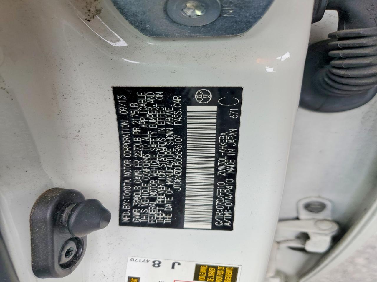 2013 TOYOTA PRIUS TWO photo 23