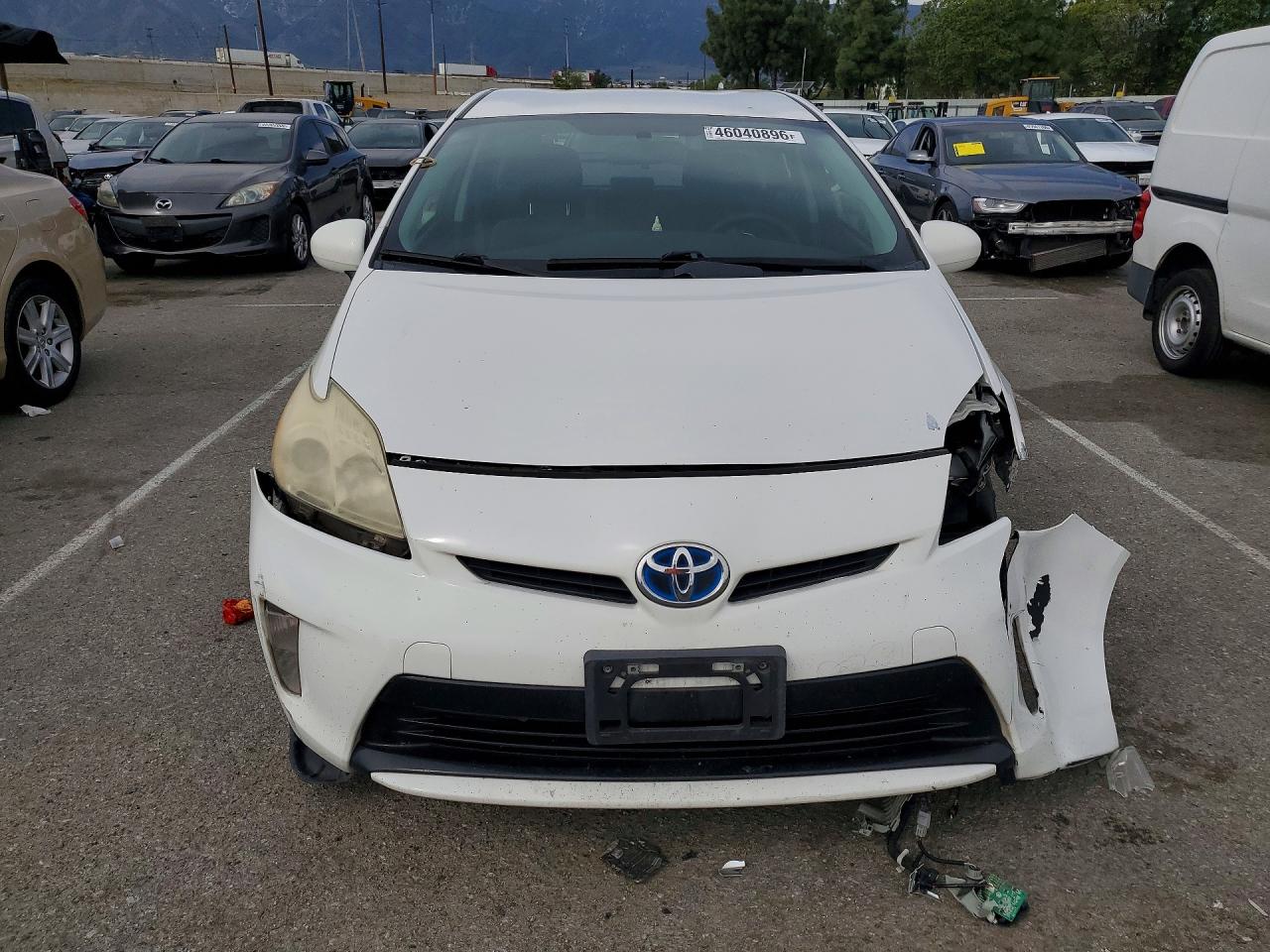 2013 TOYOTA PRIUS TWO photo 9