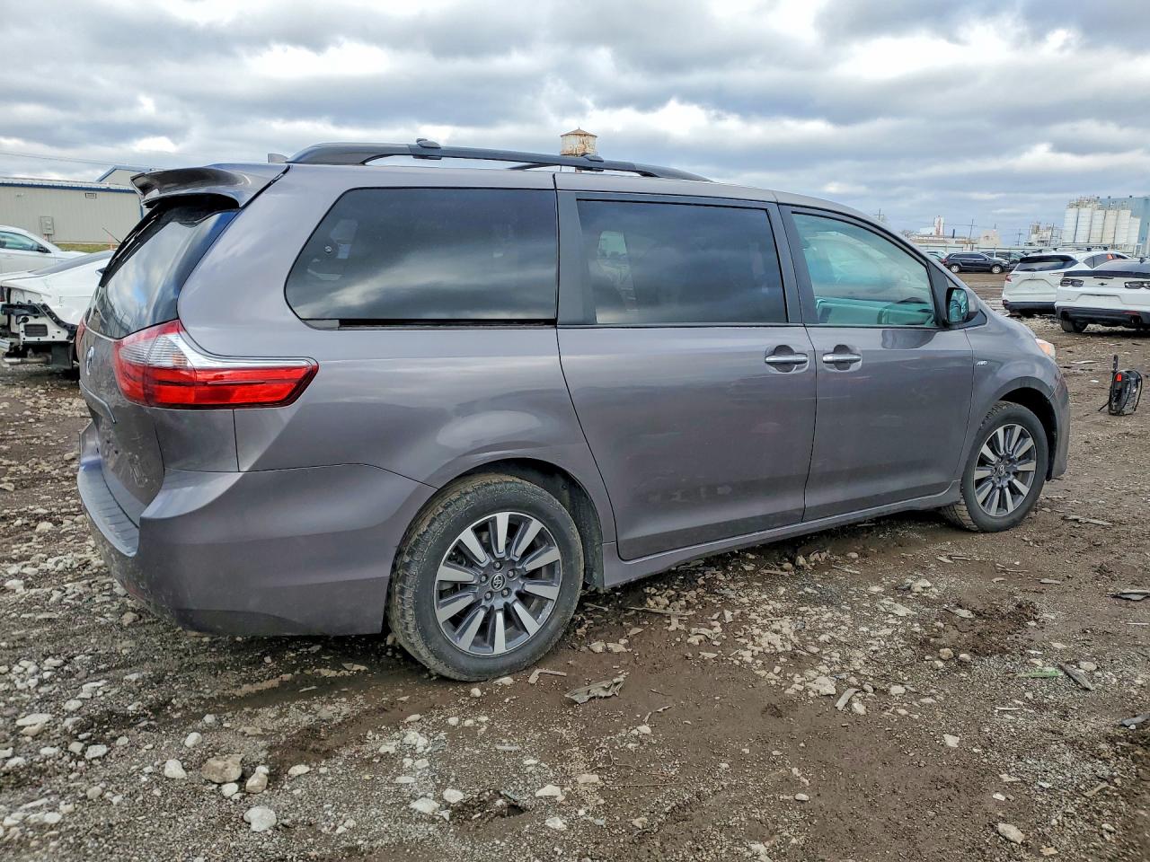 2020 TOYOTA SIENNA XLE PREMIUM 7-PASSENGER photo 5