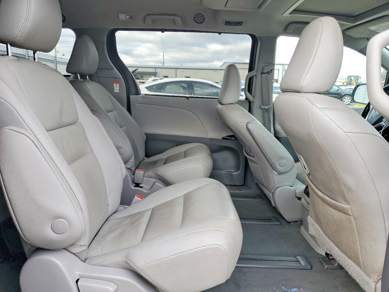 2020 TOYOTA SIENNA XLE PREMIUM 7-PASSENGER photo 21