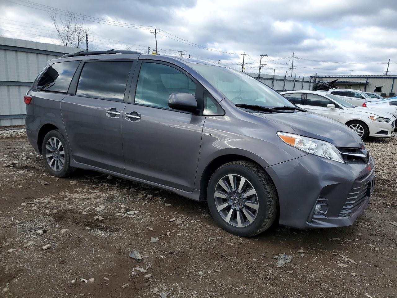 2020 TOYOTA SIENNA XLE PREMIUM 7-PASSENGER photo 7