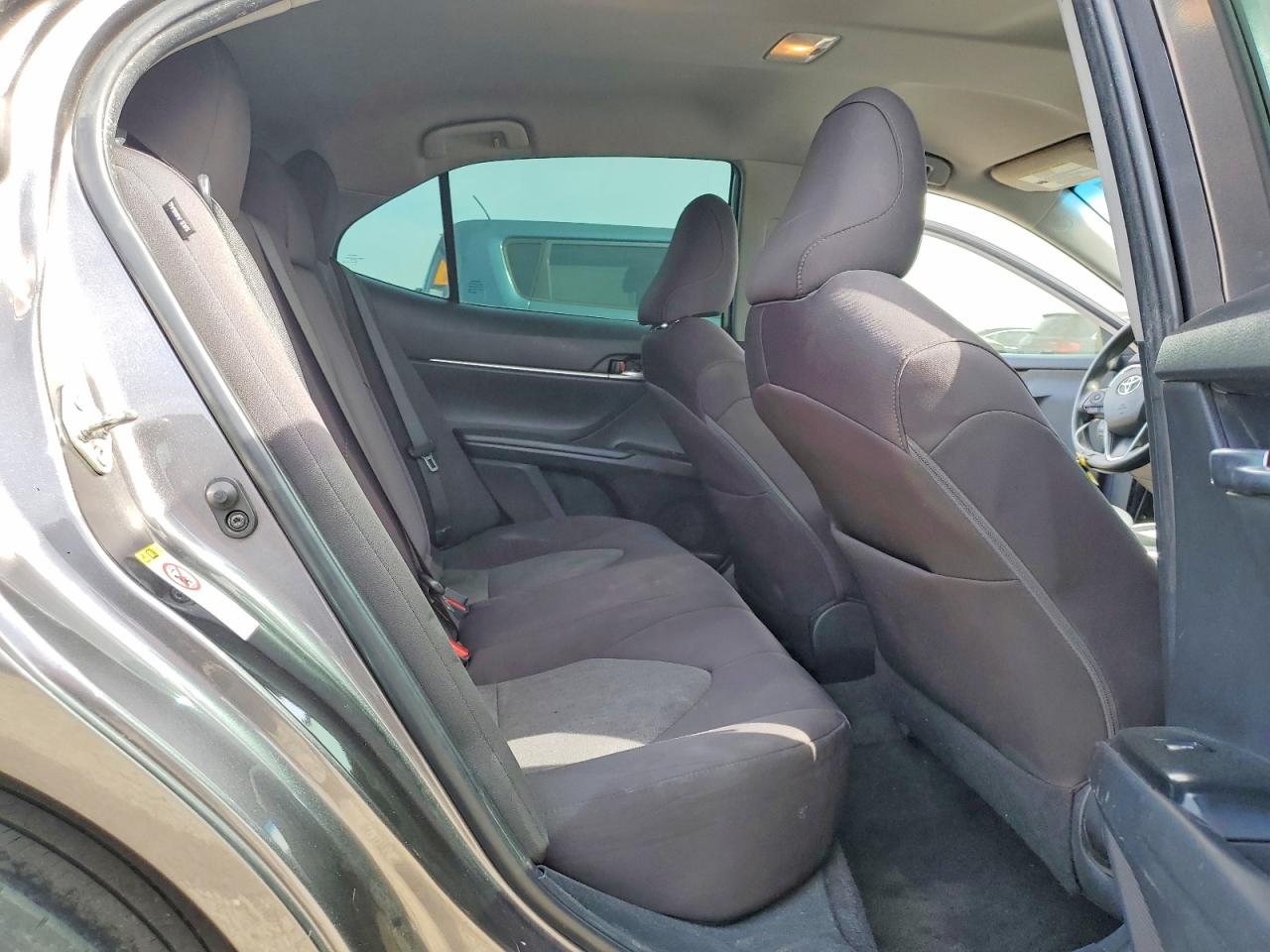 2018 TOYOTA CAMRY LE photo 19