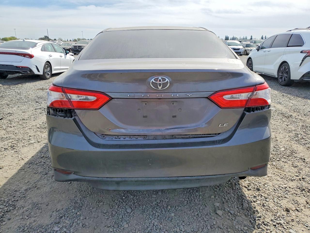 2018 TOYOTA CAMRY LE photo 11