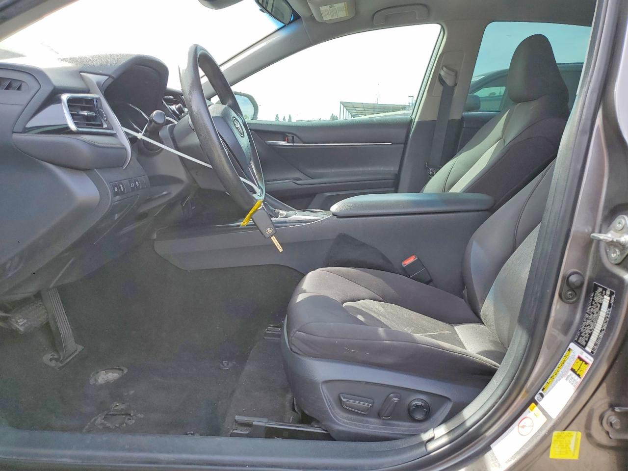 2018 TOYOTA CAMRY LE photo 13