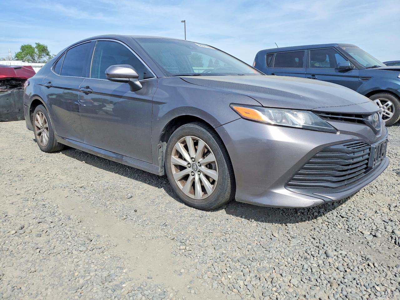 2018 TOYOTA CAMRY LE photo 7