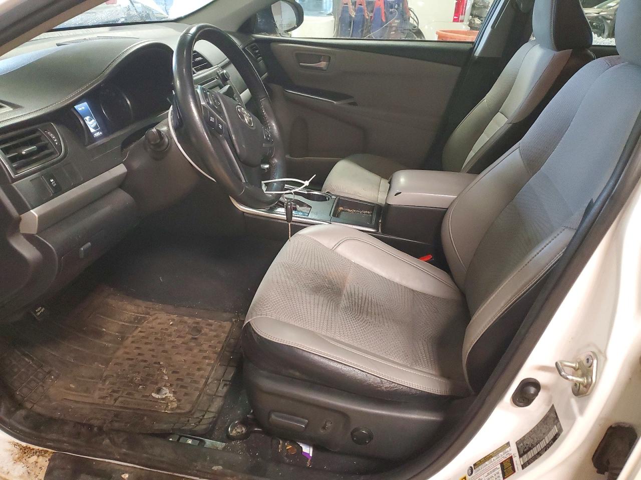 2017 TOYOTA CAMRY SE photo 13