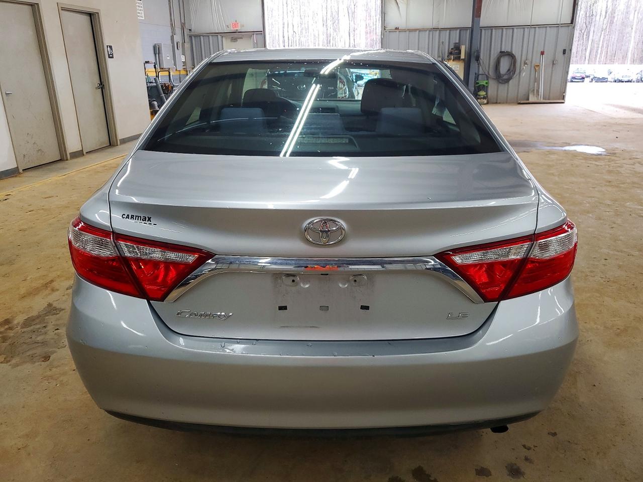 2015 TOYOTA CAMRY LE photo 6