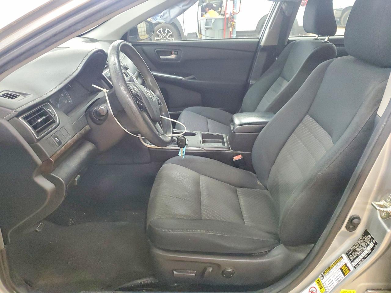 2015 TOYOTA CAMRY LE photo 7