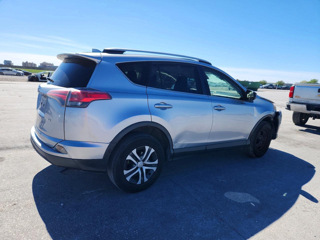 2018 TOYOTA RAV4 LE photo 3