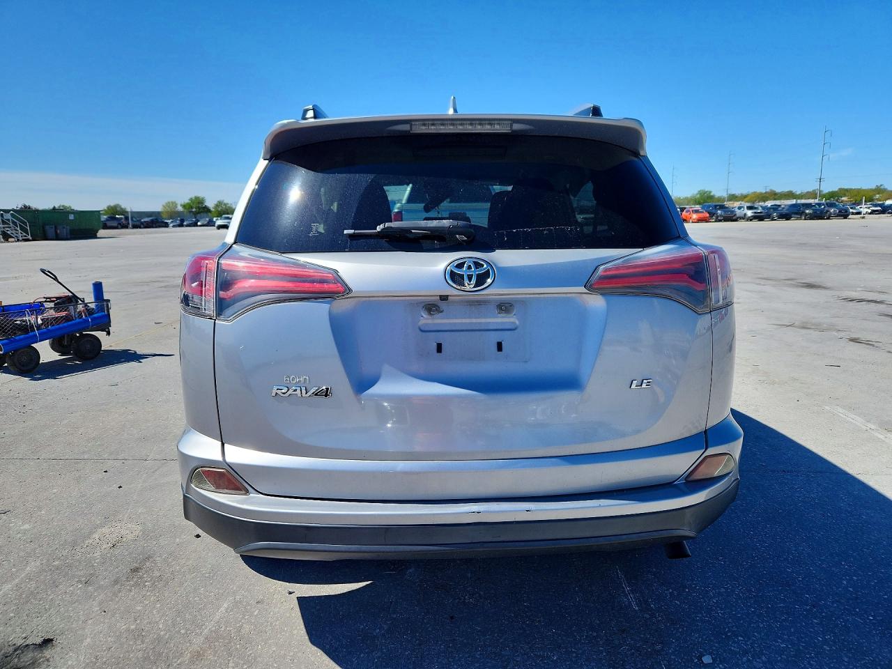 2018 TOYOTA RAV4 LE photo 6