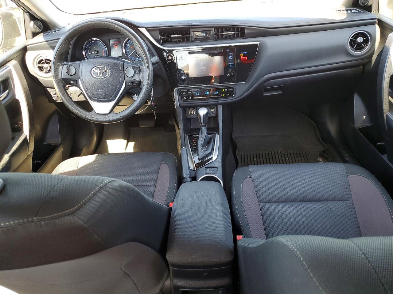 2018 TOYOTA COROLLA LE photo 15