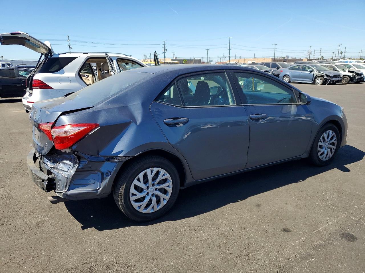 2018 TOYOTA COROLLA LE photo 5