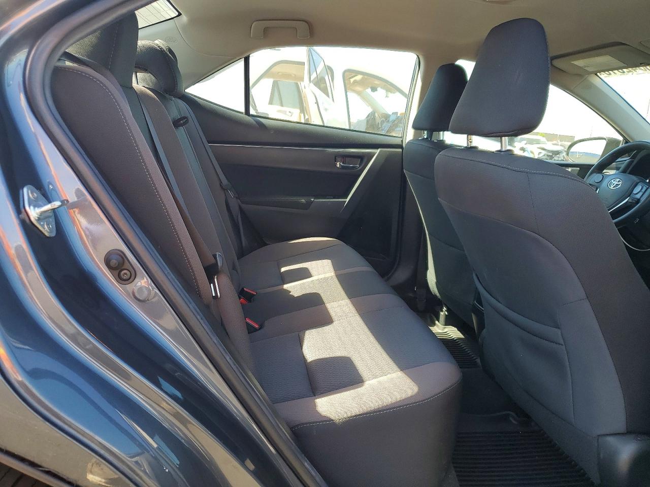 2018 TOYOTA COROLLA LE photo 19