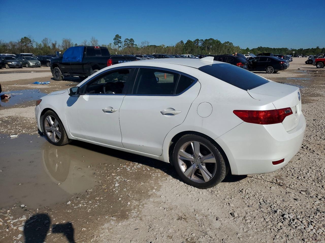 2013 ACURA ILX 20 TECH photo 2