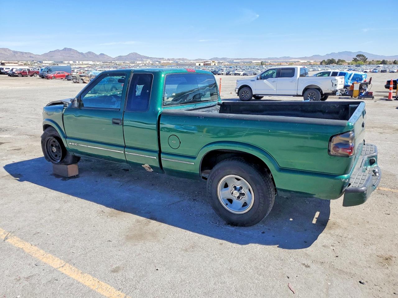 2000 CHEVROLET S TRUCK S10 photo 2