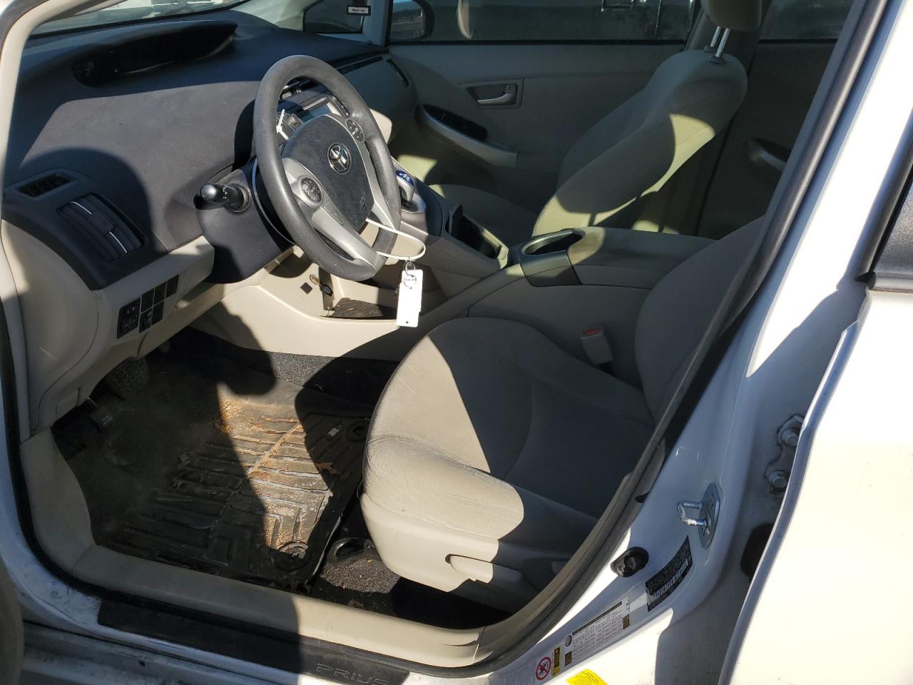 2014 TOYOTA PRIUS photo 7