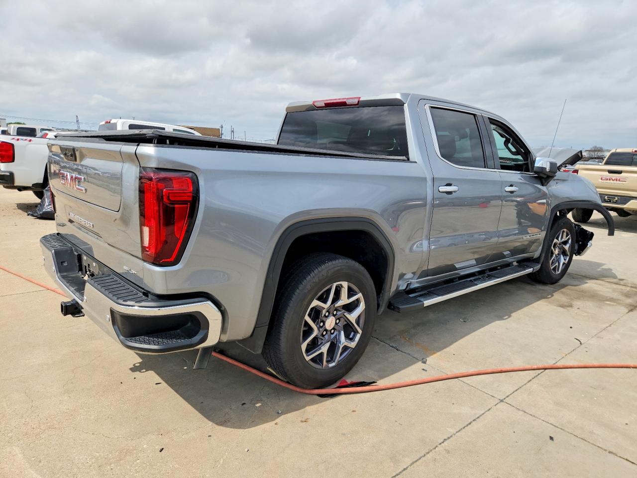 2025 GMC SIERRA C1500 SLT photo 3