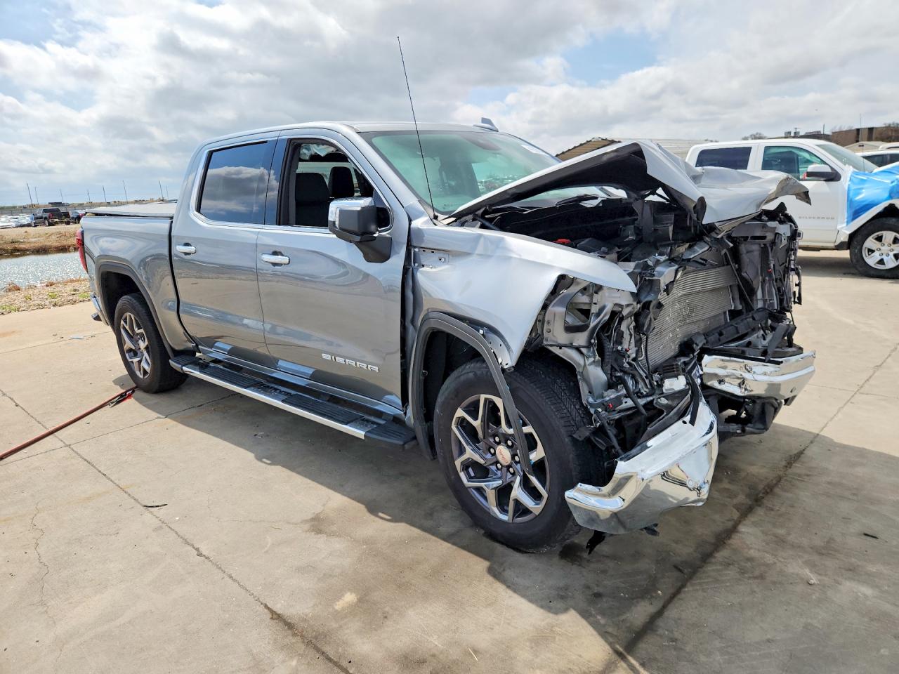 2025 GMC SIERRA C1500 SLT photo 4