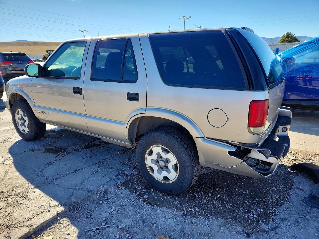 2004 CHEVROLET BLAZER photo 3