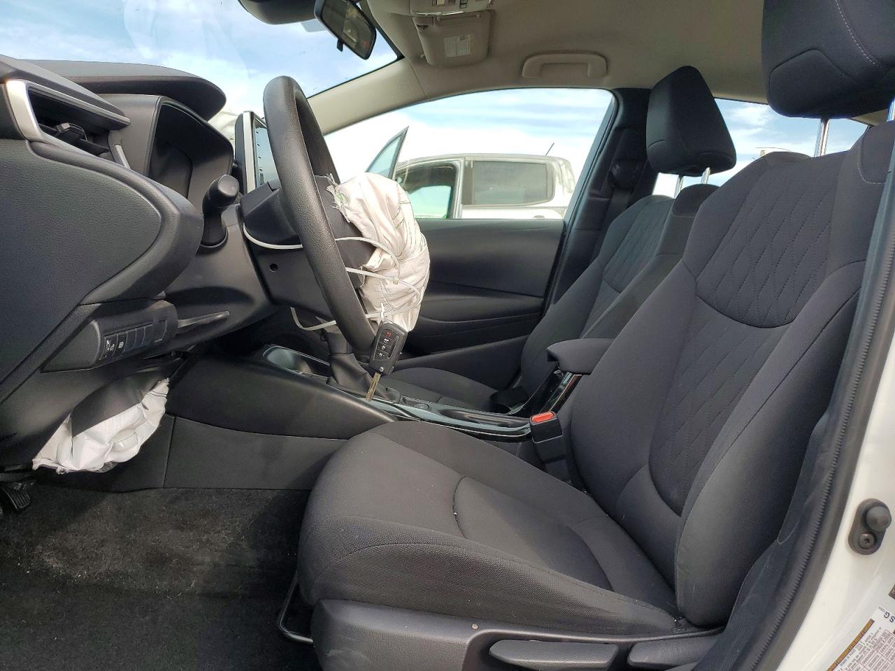 2020 TOYOTA COROLLA LE photo 13