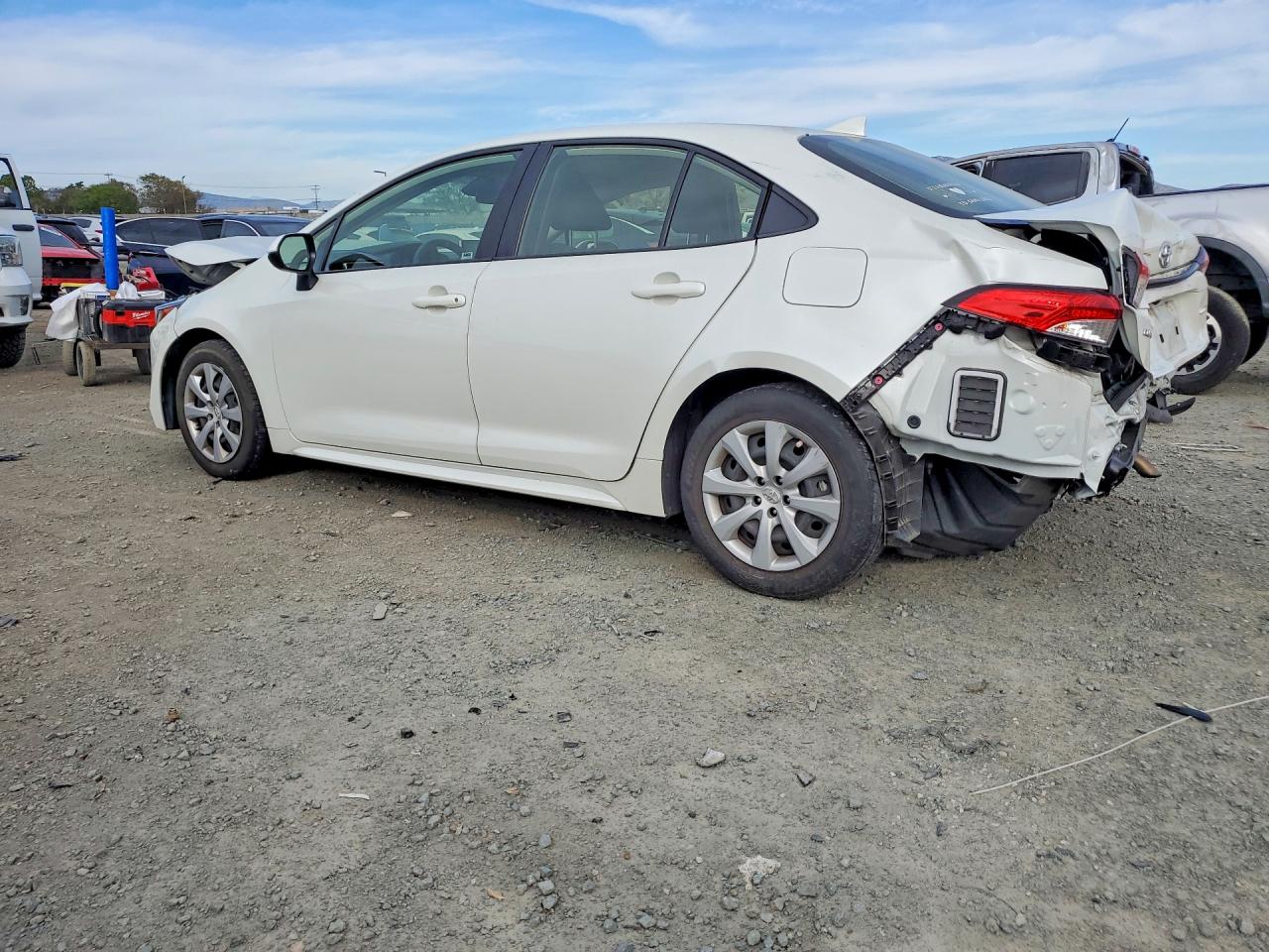 2020 TOYOTA COROLLA LE photo 3