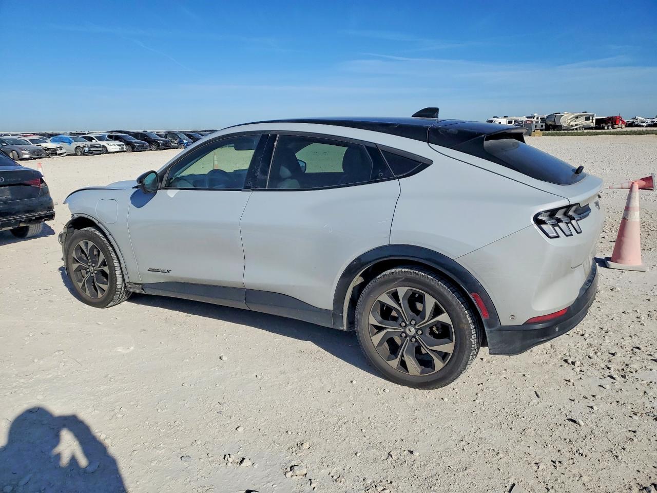 2022 FORD MUSTANG MACH-E PREMIUM photo 3