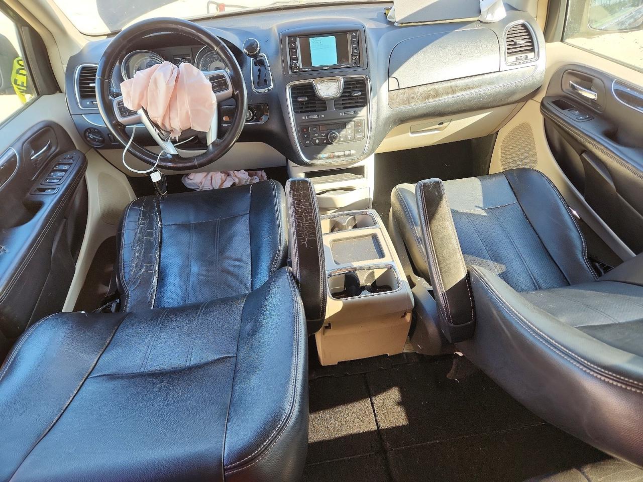 2011 CHRYSLER TOWN & COUNTRY TOURING L photo 15