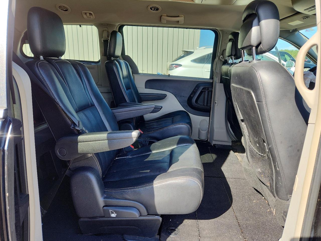 2011 CHRYSLER TOWN & COUNTRY TOURING L photo 21