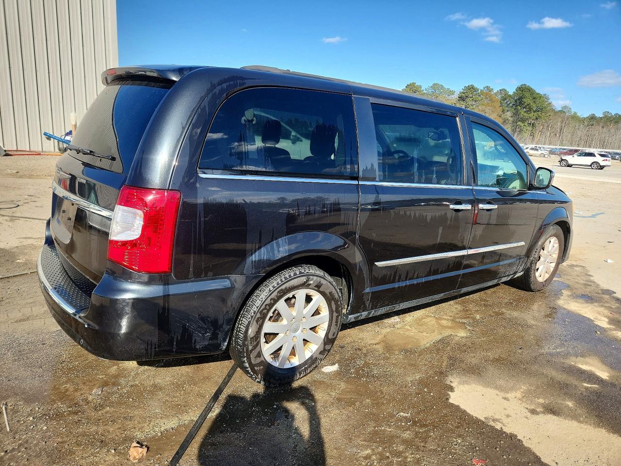 2011 CHRYSLER TOWN & COUNTRY TOURING L photo 5