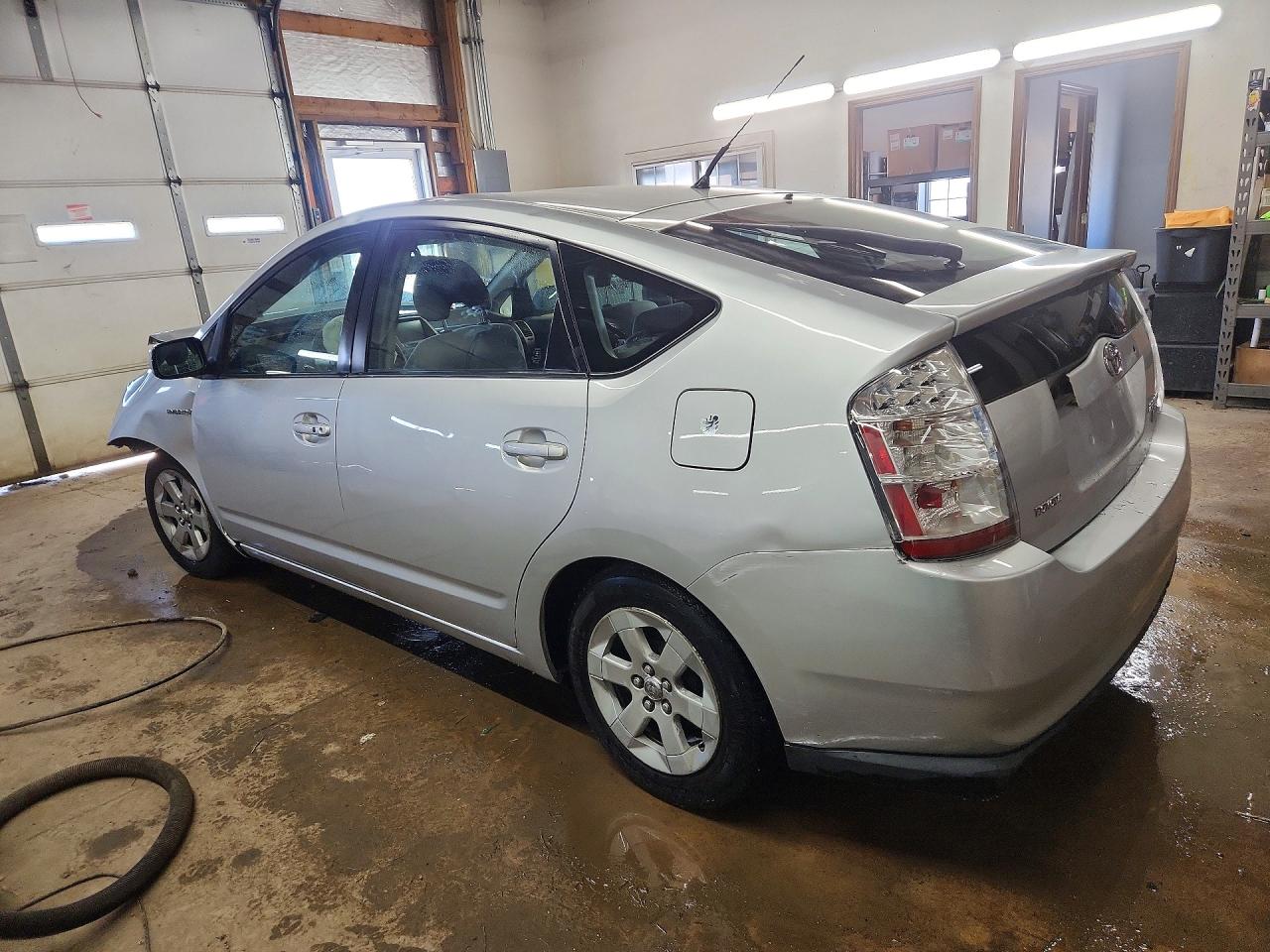 2007 TOYOTA PRIUS BASE photo 2