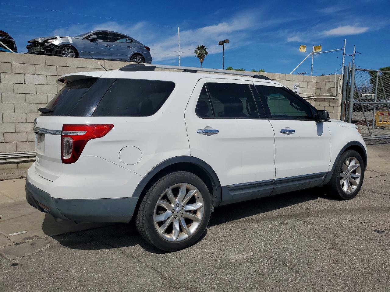 2013 FORD EXPLORER XLT photo 3