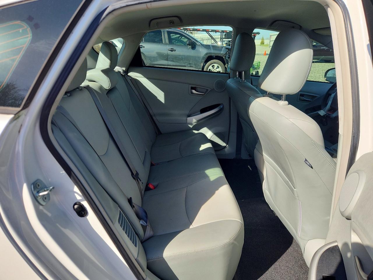 2013 TOYOTA PRIUS FOUR photo 10