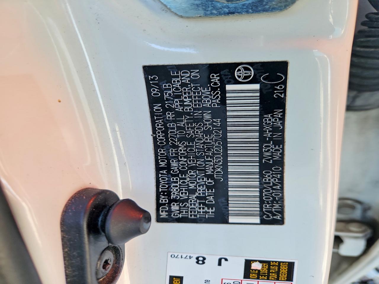 2013 TOYOTA PRIUS FOUR photo 12