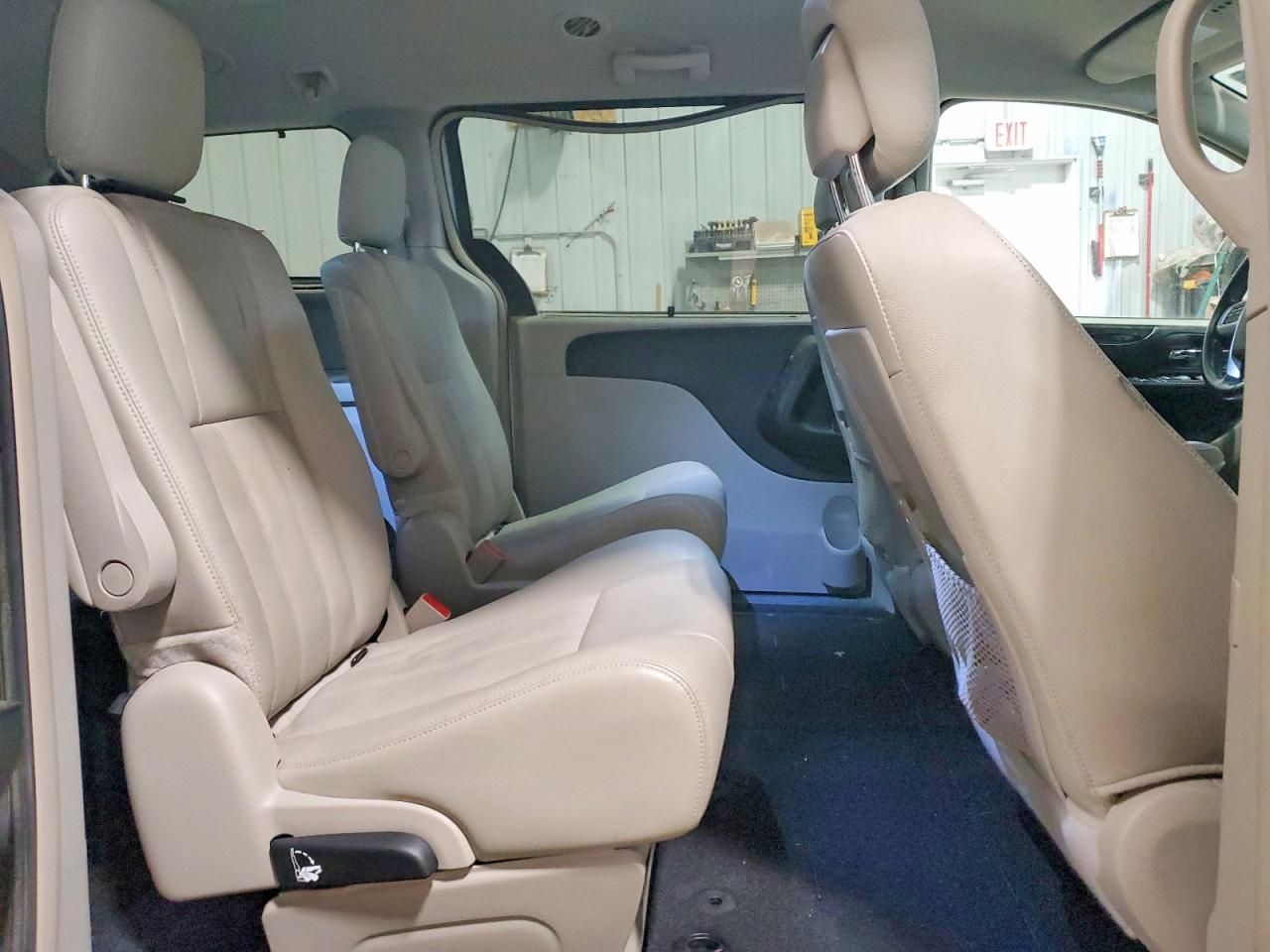 2015 CHRYSLER TOWN & COUNTRY TOURING L photo 21