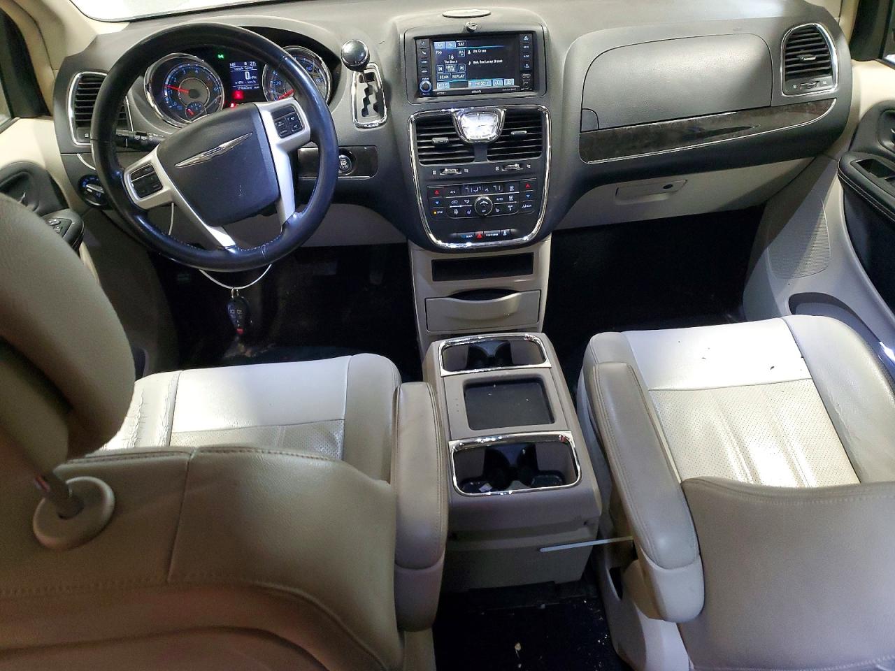 2015 CHRYSLER TOWN & COUNTRY TOURING L photo 15