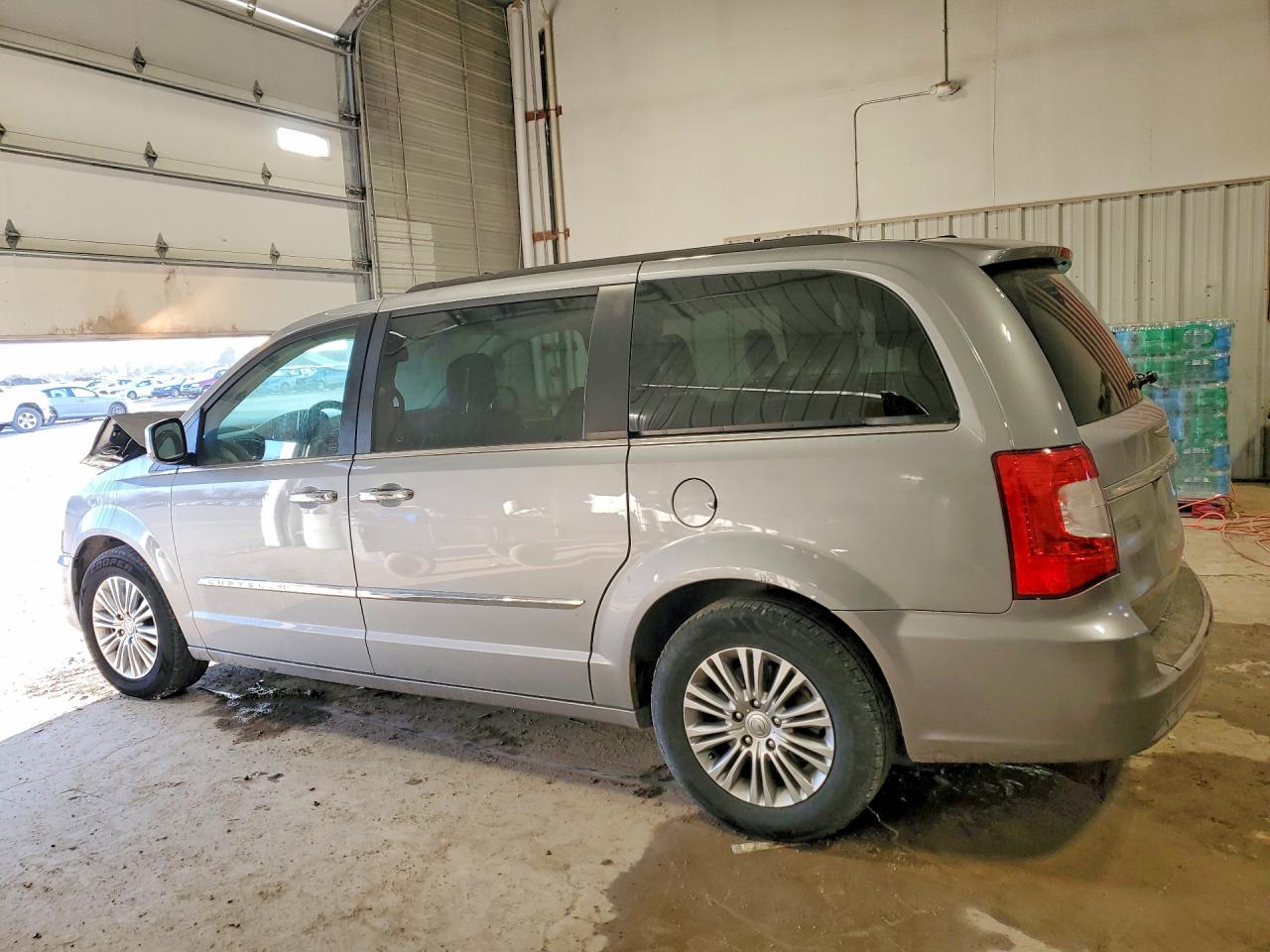 2015 CHRYSLER TOWN & COUNTRY TOURING L photo 3