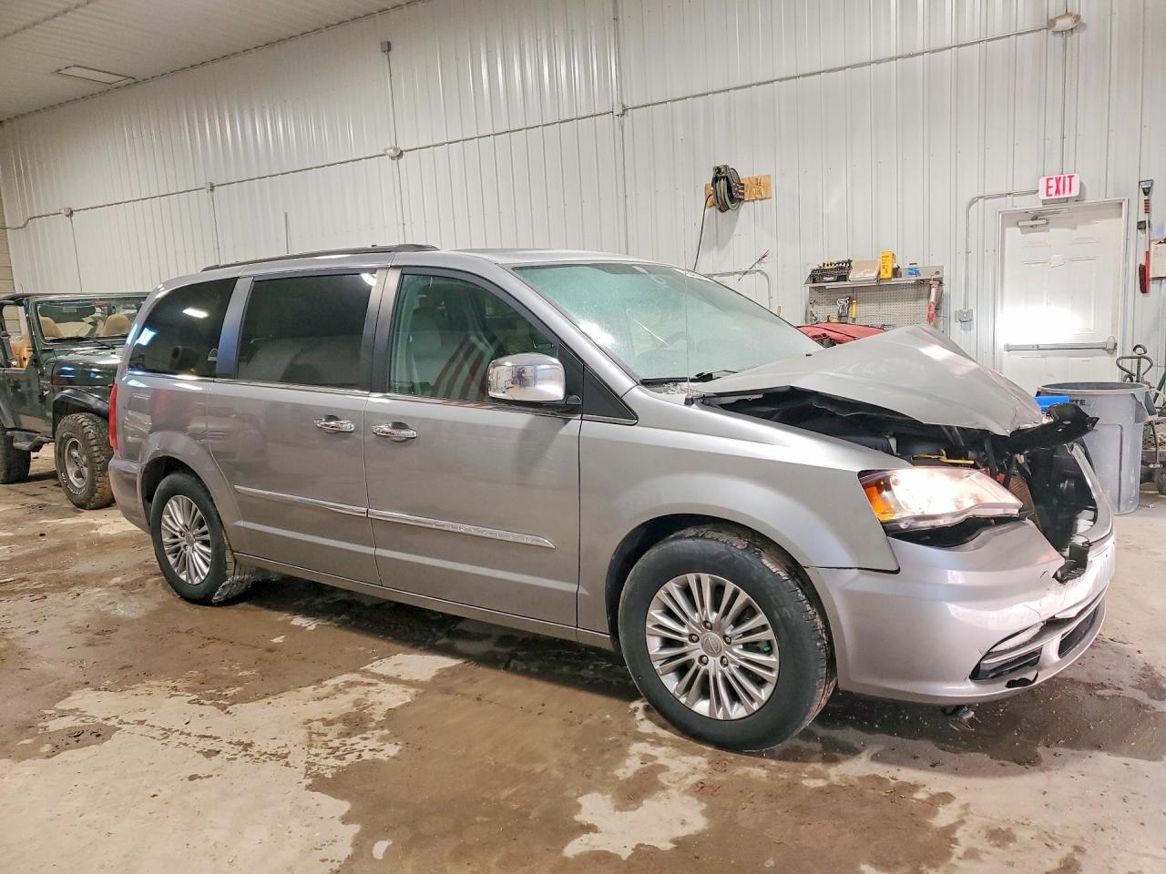 2015 CHRYSLER TOWN & COUNTRY TOURING L photo 7